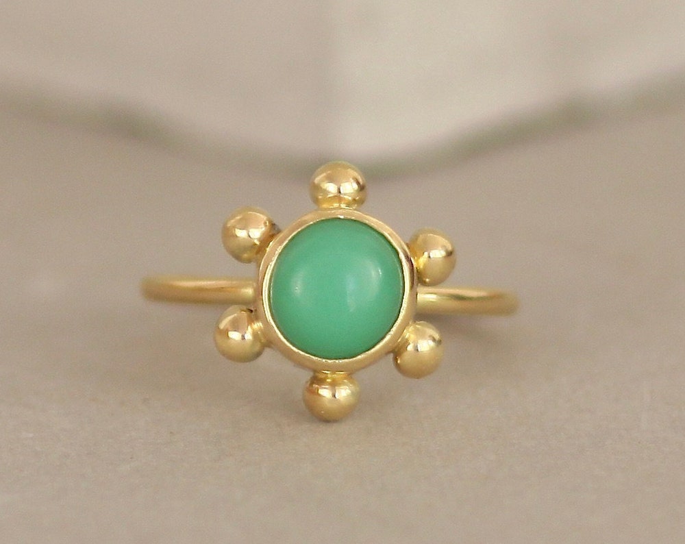 18ct Recycled Gold Round Chrysoprase Studded Solitaire Ring